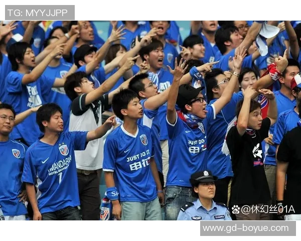 9月22日足球明星齐聚一堂展现精彩比赛与球场魅力 9月22日足球明星齐聚一堂展现精彩比赛与球场魅力