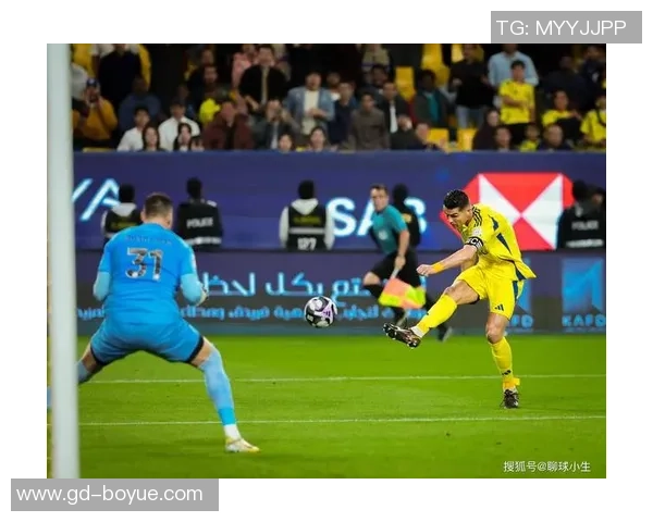 新的足球明星代码揭示未来球场巨星的成长之路与潜力分析