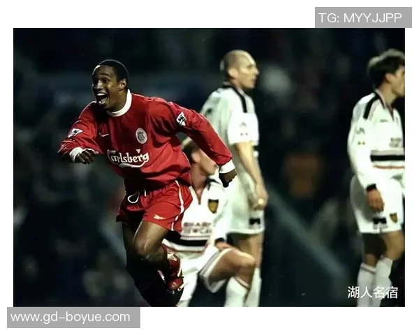 碧眼足球明星的传奇故事与成就揭秘