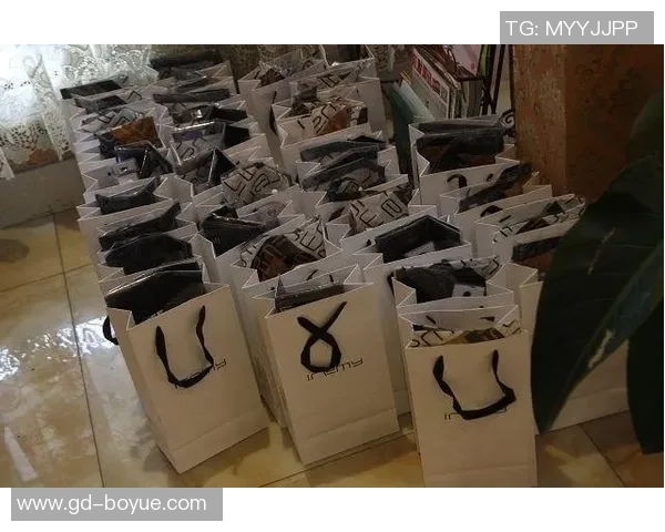 足球明星假发风潮揭秘背后的故事与时尚影响力分析 足球明星假发风潮揭秘背后的故事与时尚影响力分析