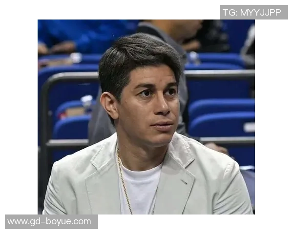 足球明星孔卡精彩瞬间回顾与个人魅力展示的完美结合 足球明星孔卡精彩瞬间回顾与个人魅力展示的完美结合