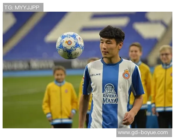 足球明星武磊高清照片展示他的风采与魅力让我们一起感受足球的激情与梦想 足球明星武磊高清照片展示他的风采与魅力让我们一起感受足球的激情与梦想