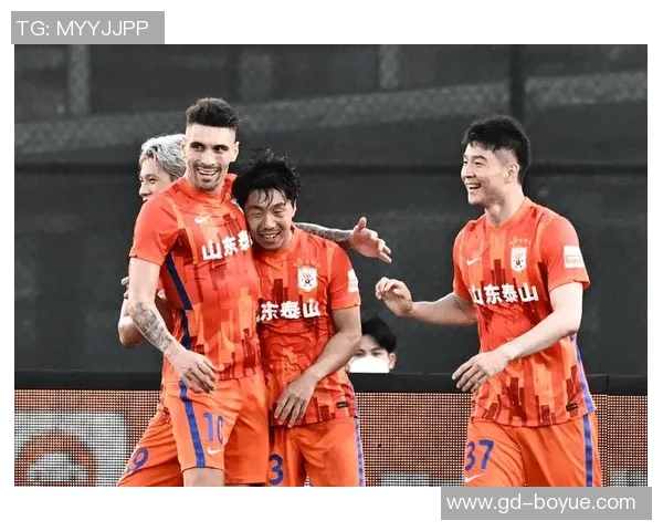 重庆足球队速度之争引发热议球迷观点各异分析战术与体能的关系